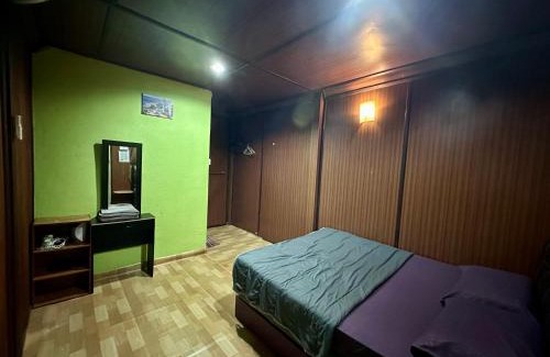 Kampung Pasir Hantu Hotel | AISHAH GUEST HOUSE