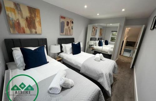 North Finchley Apartment | Aisiki Apartments at Stanhope Road, North Finchley, Air-conditioned Multiple 2 or 3-Bedroom, Pet-Friendly Duplex Flats, King or Twin Beds with Free Wi-Fi