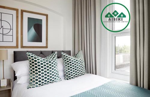 North Finchley Apartment | Aisiki Stays Apartments at North Finchley, 3-Bedroom & 2-Bathroom, Pet-Friendly Flat, King or Twin Beds with Free Wi-Fi