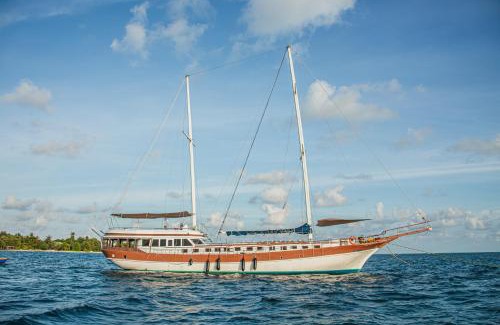 Dhangethi Boat Rental | Akoya Pearl