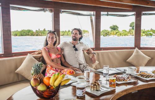 Dhangethi Boat Rental | Akoya Pearl