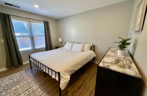 South Central Omaha Apartment | Aksarben View Gem-Near UNO