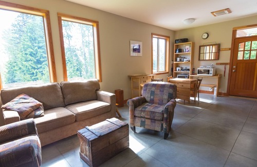 Rossland Cabin | Aladar's Cabin is 2 Minutes Drive to Red Resort