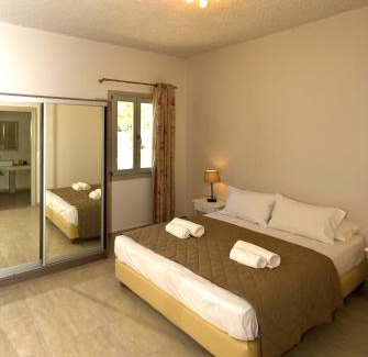 Agia Paraskevi Apartment | Alafouzos Studios & Apartments