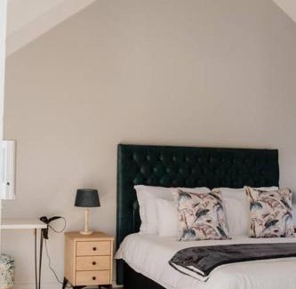 Robertson House | Albatross Lodge - Silwerstrand Golf and River Estate
