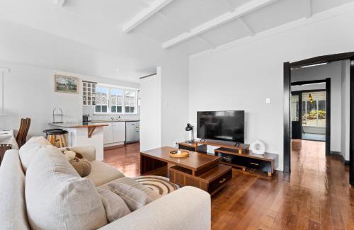 Mount Albert Apartment | Albert.T Home
