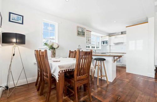 Mount Albert Apartment | Albert.T Home