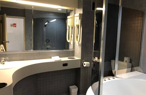 Hamilton North Hotel | Alcamo Hotel & Conference Centre