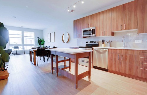 Jefferson Manor Apartment | Alexandria Apt: Pool, Gym, Near DC