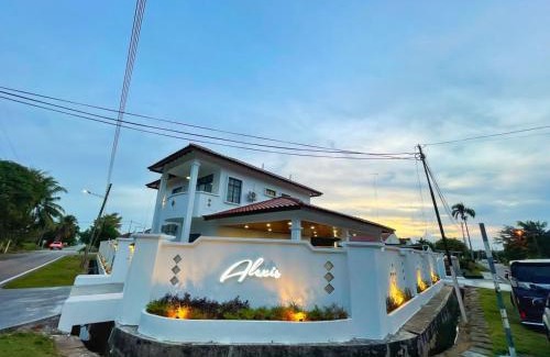 Muar House | ALEXIS VILLA Whole OR Room