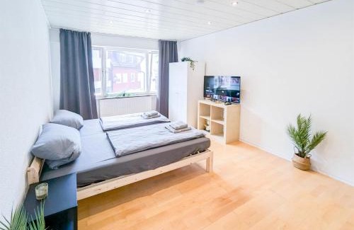 Innenstadt Apartment | ALFA Apartment Esslingen City Altstadt nahe Stuttgart Messe I 3 Zimmer 4 Betten I Bad I Küche l WIFI & SmartTV I 3BR 4Beds I Bathroom I Kitchen