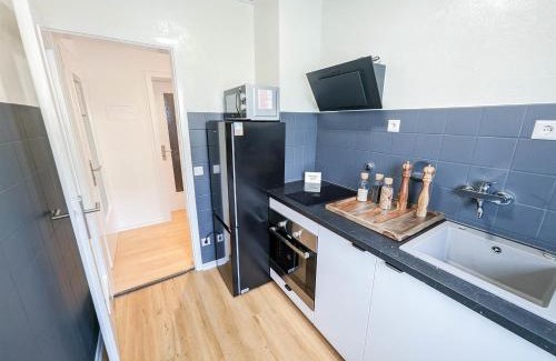 Innenstadt Apartment | ALFA Apartment Esslingen City Altstadt nahe Stuttgart Messe I 3 Zimmer 4 Betten I Bad I Küche l WIFI & SmartTV I 3BR 4Beds I Bathroom I Kitchen