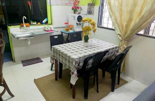 Ayer Molek House | AlFarabi GuestHouse @ Melaka