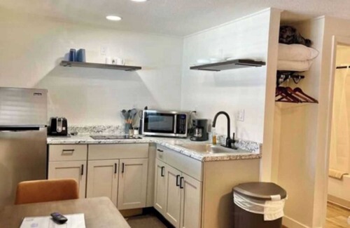 Lake of the Ozarks Apartment | Alhonna Resort's 1 Bedroom Efficiency Unit 21