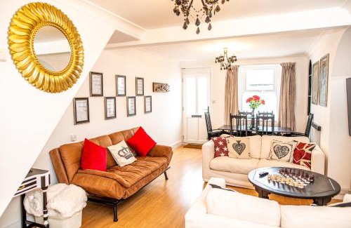 Babbacombe House | Alice in Wonderland cottage by the sea