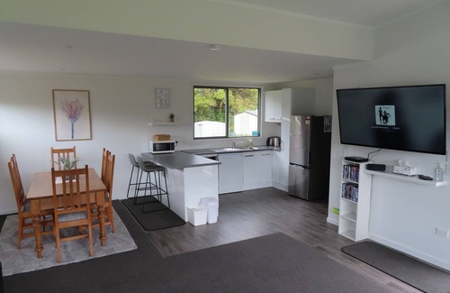 Manapouri House | Alirra's View Manapouri Gateway to the Doubtful Sound
