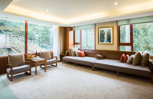 Zhongzheng Hotel | Alishan House