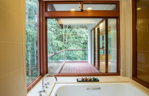 Zhongzheng Hotel | Alishan House