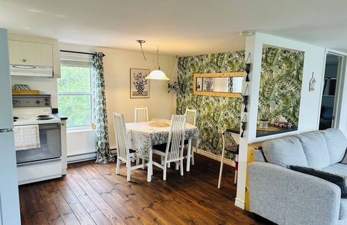 Saint-Venant-de-Paquette Apartment | All-inclusive accommodation in the countryside. Temporary (31 days or more)