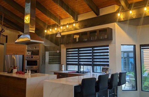 Salmon Arm House | All in one getaway! Indoor pool, hot tub, sauna and more! Close to lake+shopping