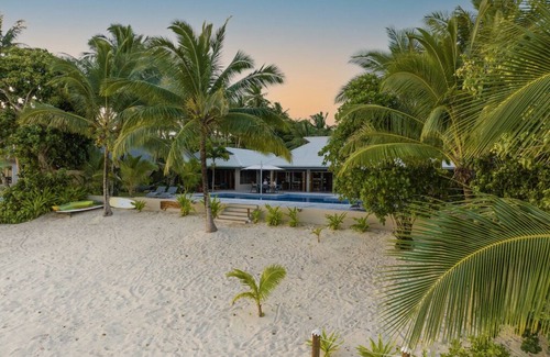 Tagaqe Villa | All inclusive Beachfront Villa in Fiji!