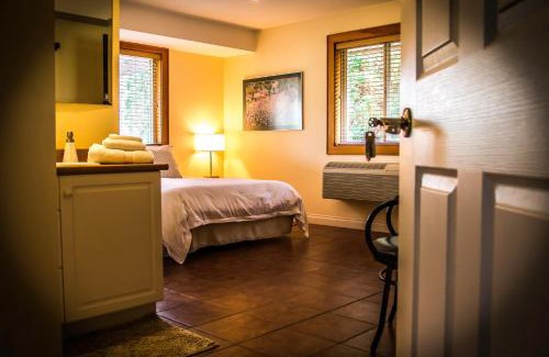 South Pandosy Bed & Breakfast | All Seasons Bed & Breakfast