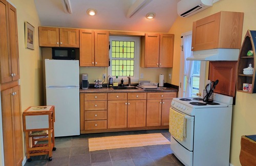 Bolton Cottage | All the amenities of home with no cleaning fees and first breakfast included!