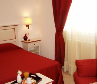 Castel Guelfo di Bologna Bed & Breakfast | Alla Corte Del Picchio Room & Breakfast