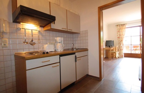 Hirschbach Apartment | Allergikergerechte Zwei-Zimmer-Wohnung mit möbliertem Balkon