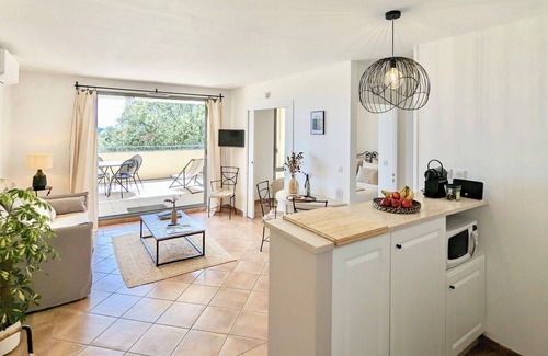 Saumane-de-Vaucluse Apartment | Allura Golf Appartement, au Coeur du Luberon, Belle Vue, Piscine