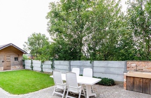 Houthulst House | Alluring Holiday Home in Houthulst with Private Garden