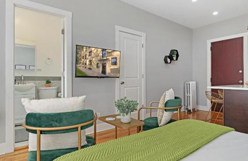 Chicago Apartment | Alluring Studio Apartment in Jefferson Park - Leland 1N