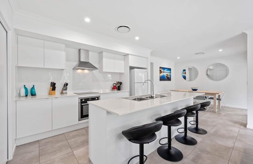Margate Apartment | "Alma House" - Margate Q 4020