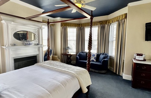 Newport Bed & Breakfast | Almondy Inn