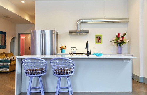 Wicker Park Apartment | Aloha 2.0 - Teal Bedroom