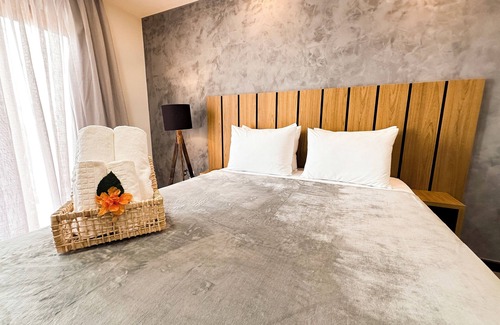 Caicara Hotel | Aloha Palace