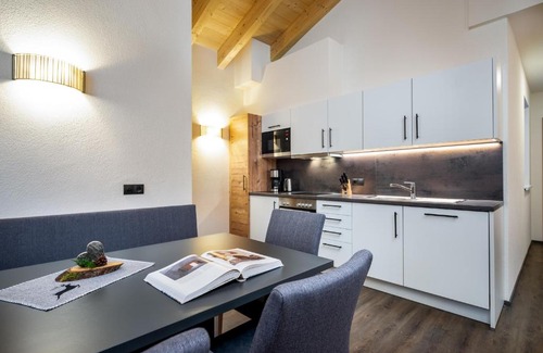 Ladis Apartment | Alpin Chalet am Burgsee