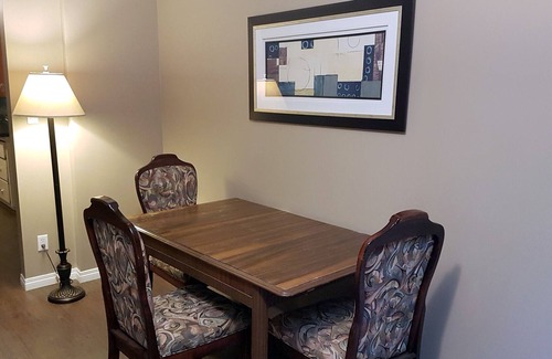 Blarchmont Apartment | ♥ ALPINE COMFORT 5 Min to Golf & Ski.