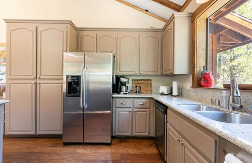 Alpine Meadows House | Alpine Escape by Tahoe Getaways - Palisades Ski Shuttle to Slopes