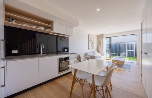 Albert Town Apartment | Alpine Junction Townhouse Apartments