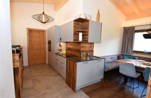 Emberg Ski Chalet | Alpinloft Goldsun - SKI in/SKI out, Sauna-Jacuzzi - by "wachterhof"