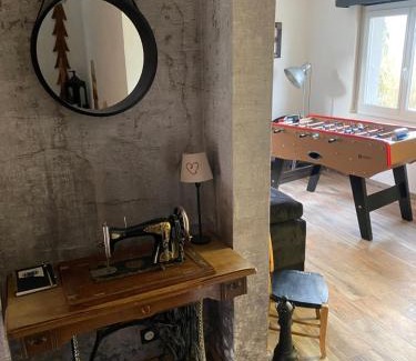 Neuve-Eglise House | Als AS DE COEUR La maison aux mille et un coeurs