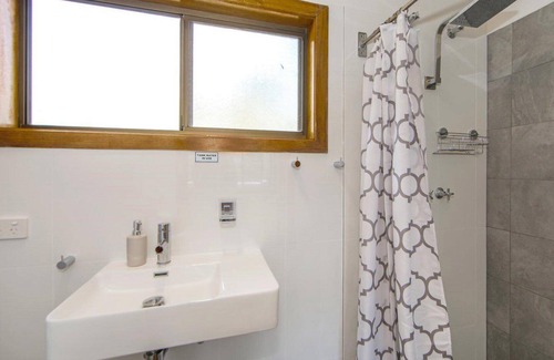 Bundook House | Altamira Blue Gum, TOP NOTCH