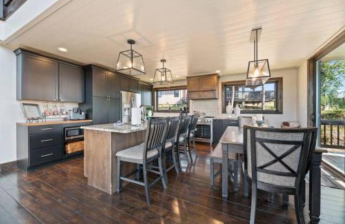 Lead House | Altitude Adjustment- Panoramic Views, Sleeps 12