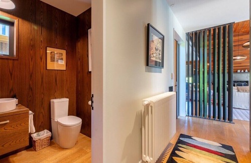 Lake Hayes Villa | Altitude|Hot Tub|Sauna|BBQ |Events Considered