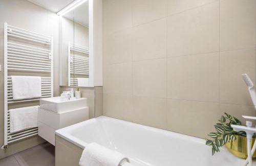 Kralova Apartment | ALURE RESIDENCES 13 & 24h self check-in, fireplace,private parking in front of the apartment building included, new building, green area with meadows and forests