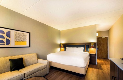 Eastwick Hotel | Always a Great Idea To Unwind! Short Drive to Philadelphia Zoo, Pet-Friendly
