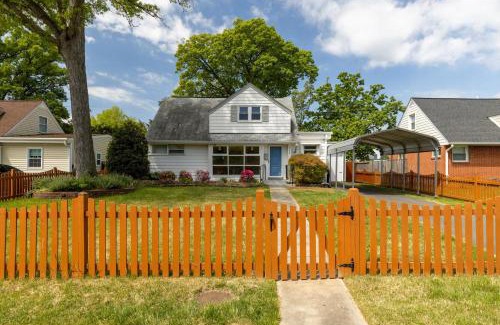 Belle Haven House | ALX Cape Cod 3-BR Near Old Town & Mount Vernon