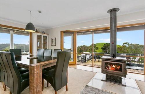 Apollo Bay House | Alyeska farm house