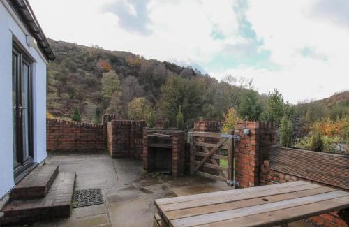 Mold House | Alyn View